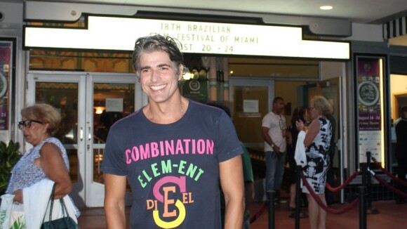 Reynaldo Gianecchini recebe prêmio em festival de cinema em Miami, nos EUA