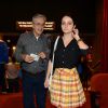 Caetano Veloso também prestigiou o evento acompanhado da namorada, Luana Moussallem