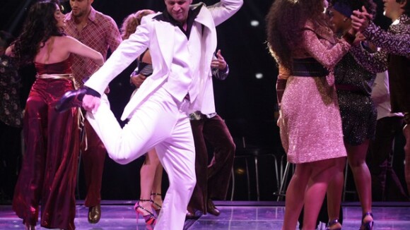 Tiago Leifert dança como John Travolta em chamada do 'The Voice': 'Me diverti'