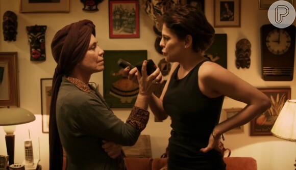 Regina Duarte e Bárbara Paz fizeram cena sensual no filme 'Gata Velha Ainda Mia'
