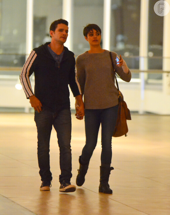 Sophie Charlotte e Daniel de Oliveira vão ao cinema no Rio de Janeiro na noite desta sexta-feira, 29 de agosto de 2014