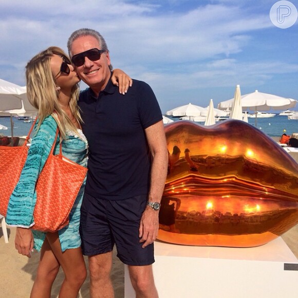 Roberto Justus e Ana Paula Siebert curtem viagem romântica em St. Tropez, na França (30 de agosto de 2014)