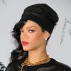 Rihanna lança o álbum 'Unapologetic' de turbante, em Nova Iorque
