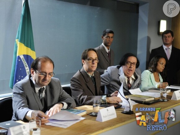 Em 2012, em 'A Grande Família', Agostinho (Pedro Cardoso) é preso por corrupção e deixa a política