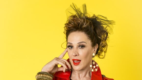 Claudia Raia surge como ex-atriz de pornochanchada na novela 'Verão 90'. Fotos!