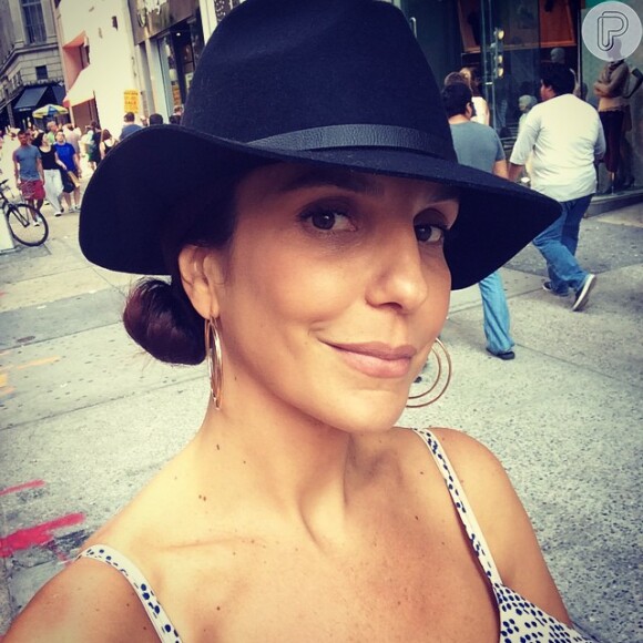 Ivete Sangalo passeia pelas ruas de Nova York à vontade