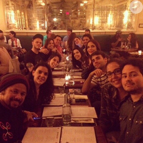 Ivete Sangalo durante jantar com o marido, familiares e parte de sua banda após se apresentar no Brazilian Day em Nova York, no domingo, 31 de agosto de 2014