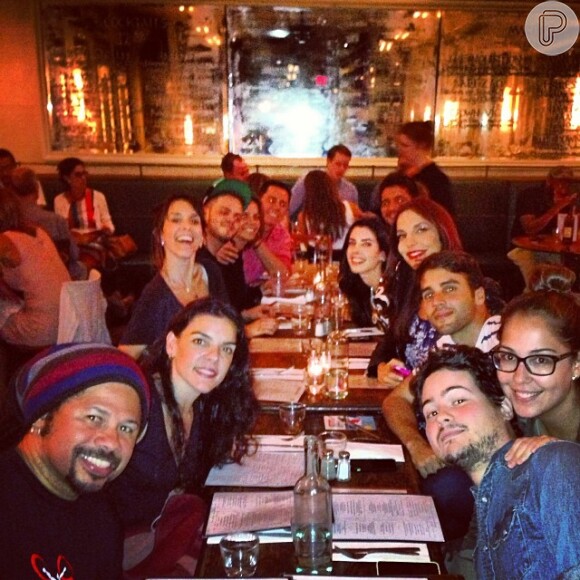 Após se apresentar no Brazilian Day, Ivete Sangalo se reuniu com os amigos para jantar em NY