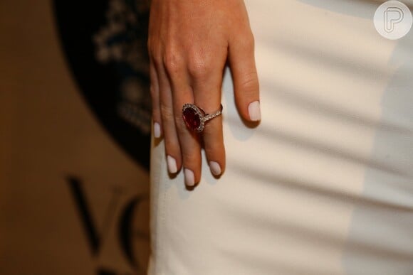 Olha este outro anel que Marina Ruy Barbosa usou durante o Fashion's Night Out 2014, no Rio! Gostou?