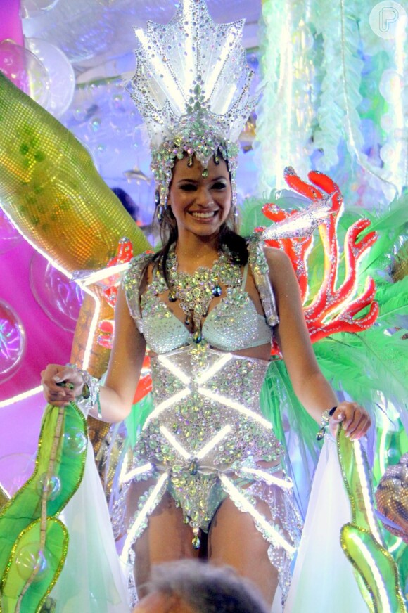 Bruna Marquezine foi convidada para ser a nova rainha de bateria da Grande Rio, segundo informações do promoter David Brazil, nesta quarta-feira, 13 de fevereiro de 2013