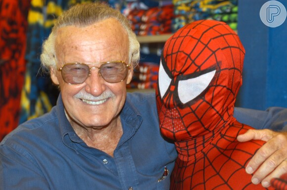 O roteirista e editor da Marvel comics, Stan Lee, morreu aos 95 anos de pneumonia, em Los Angeles, na California