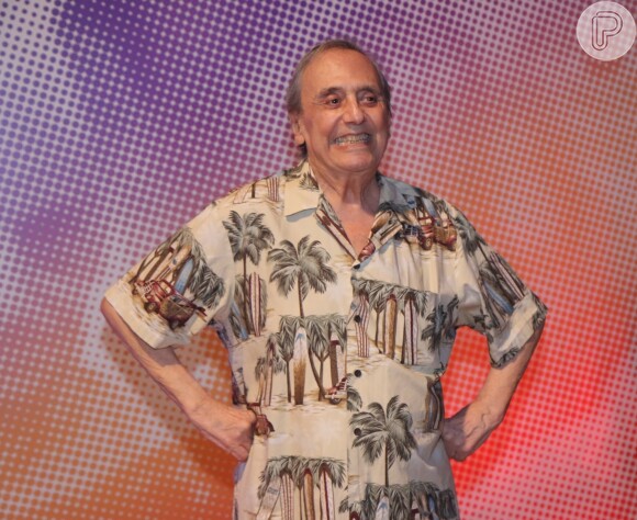 O comediante sofria de problemas cardíacos e foi um dos primeiros contratados pela emissora carioca em 1965, tendo sido responsável pela criação de diversos personagens clássicos da televisão brasileira