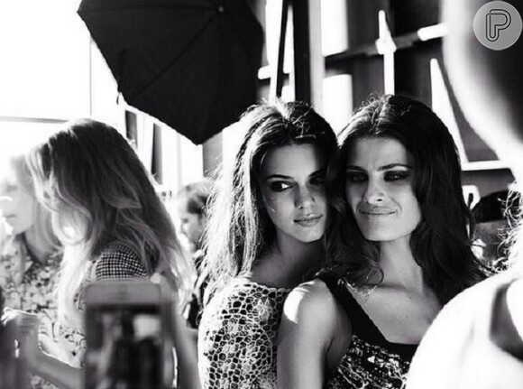 Isabelli Fontana posa com Kendall Jenner, irmã de Kim Kardashian, na Semana de Moda de Nova York