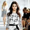 Kendall Jenner, irmã de Kim Kardashian, desfila na Semana de Moda de Nova York