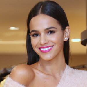 'Ficamos numa loucura de se enganar e não valorizar o que temos de único', disse Bruna Marquezine