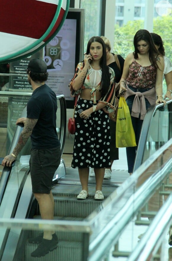 Alexandre Pato atualmente mora na China e foi clicado com Bianca Andrade em shopping na Barra da Tijuca durante temporada no Brasil