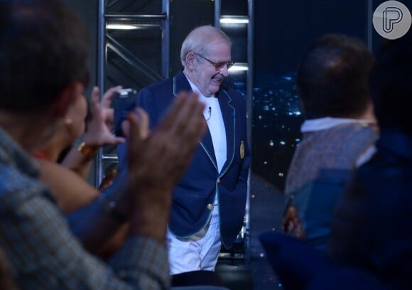 Jô Soares foi aplaudido de pé pela plateia ao voltar a gravar o 'Programa do Jô'