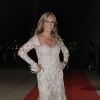 Mãe da apresentadora Ticiane Pinheiro, Helô Pinheiro usou look Ateliê Dina Barcelo para a comemoração dos 25 anos da revista 'Caras' 