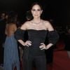 A atriz Rafaela Mandelli usou macacão ombro a ombro NK Store e joias HStern para a comemoração dos 25 anos da revista 'Caras' 
