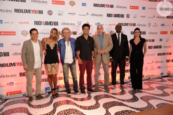 Parte do elenco do filme 'Rio, eu te amo' posa com o diretor, Carlos Saldanha