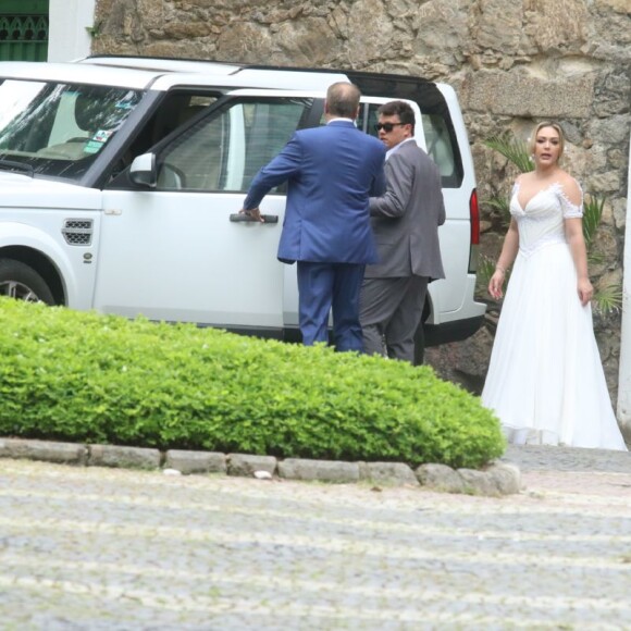 Tânia Mara se casa no Rio de Janeiro em cerimônia religiosa