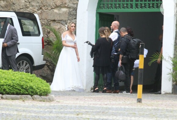 Tânia Mara é fotografada após casamento com Jayme Monjardim