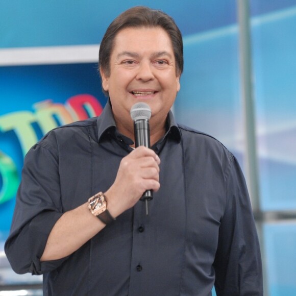 Faustão posou com o filho João Guilherme e os internautas apontaram semelhança entre eles