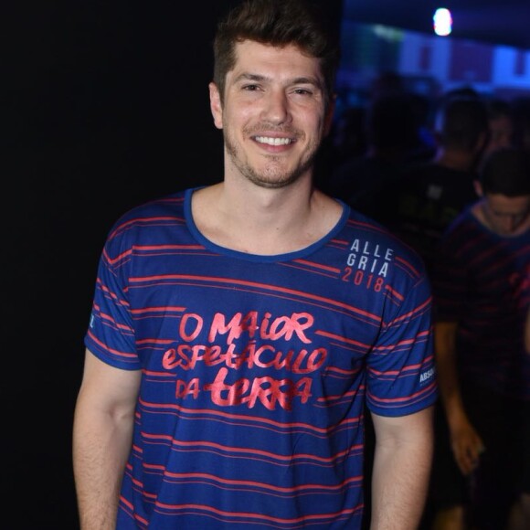 '32 anos de aprendizado, gratidão e amor. Ah... muito amor. Que haja luz e azé sempre por onde eu passar', escreveu Caio Paduan