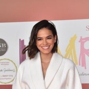 Bruna Marquezine contou ter ganhado almoço de seu personal trainer, Chico Salgado