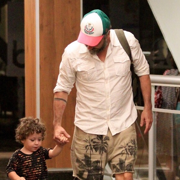 Careca, Alexandre Nero conta a reação do filho Noá, que estranhou visual: 'Ficou meio assustado, com aflição de colocar a mão na minha cabeça'