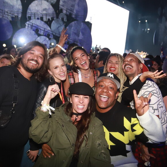 Bruna Marquezine posou com Adriane Galisteu em gravação de DVD de Ivete Sangalo em São Paulo, neste sábado, 8 de dezembro de 2018