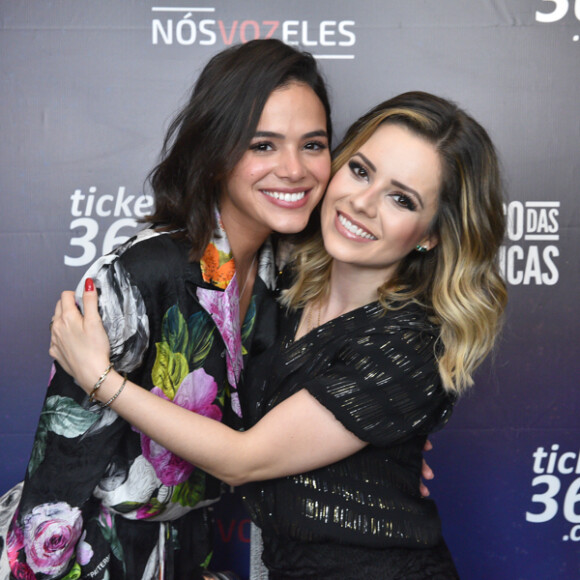 Bruna Marquezine também prestigiou neste final de semana show de Sandy