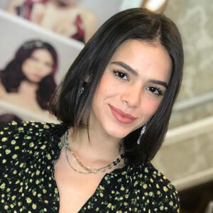 'Em nome do feminismo você é incapaz de namorar um homem por mais um ano', disparou o internauta para Bruna Marquezine