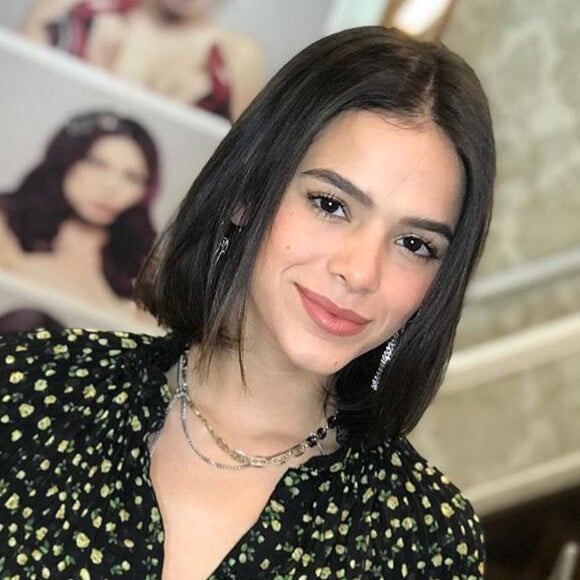 'Em nome do feminismo você é incapaz de namorar um homem por mais um ano', disparou o internauta para Bruna Marquezine