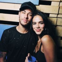 Bruna Marquezine reprova comparação com amigos de Neymar: 'Não sabe de nada'