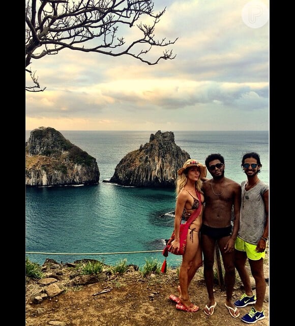 Giovanna Ewbank viajou acompanhada pelo ator Ícaro Silva e pelo fotógrafo André Nicolau