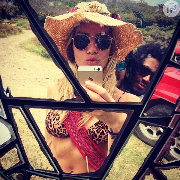 Giovanna Ewbank fez uma selfie com Ícaro Silva