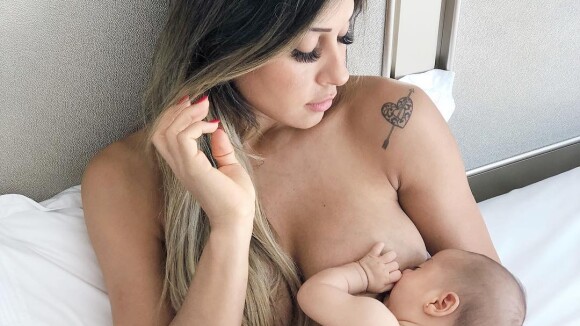 Mayra Cardi desabafa após crítica por cobrir rosto da filha com toalha: 'Triste'