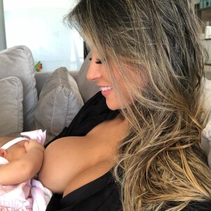 Mayra Cardi optou por não exibir o rosto da filha, Sofia, nas redes sociais
