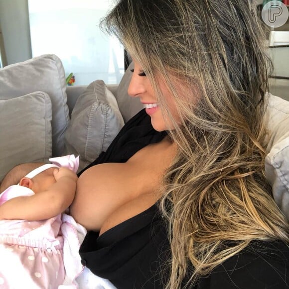Mayra Cardi optou por não exibir o rosto da filha, Sofia, nas redes sociais