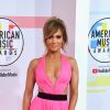 Em outubro, no American Music Awards, Jennifer Lopez já havia apostado em um vestido rosa pink