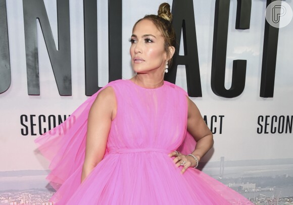 O tecido do vestido usado por Jennifer Lopez na première de seu novo filme, "Second Act" em Nova York deixou o modelito mais sofisticado