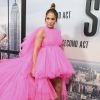 Saiba os detalhes do vestido rosa e enorme que Jennifer Lopez usou na première de seu novo filme, "Second Act", em Nova York, no dia 12 de dezembro de 2018
