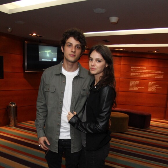 Chay Suede é namorado da atriz e modelo Laura Neiva