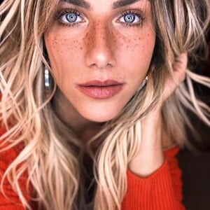 Giovanna Ewbank também já usou o coral depois que a Pantone divulgou o 'Living Coral' como a cor de 2019