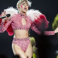 Miley Cyrus cancela show da Bangerz Tour em Brasília: 'Problemas de logística'