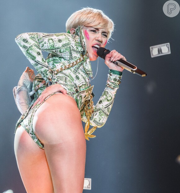 Miley Cyrus sensualiza na Bangerz Tour