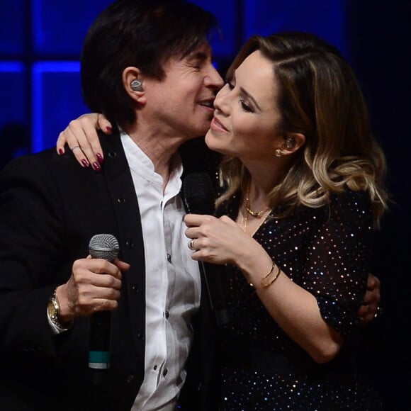 Sandy e o pai, Xororó, cantaram juntos no show no Credicard Hall, em São Paulo