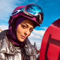 Radical! Juliana Paes pratica snowboard em viagem aos EUA: 'Primeira descida'