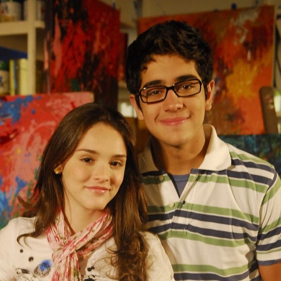 Famosa desde a infância, Isabelle Drummond perdeu a BV em cena com Miguel Rômulo